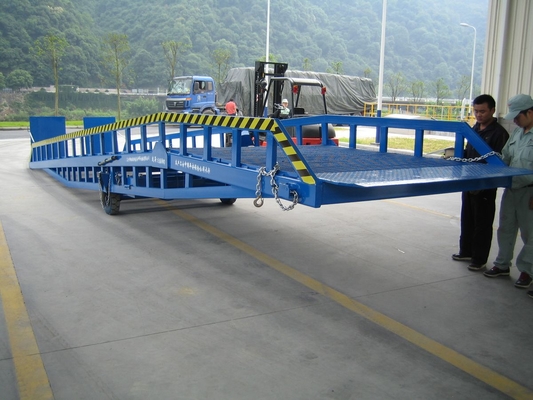 Hydraulic Loading Dock Hydraulic Dock Leveler , Ramp with Working Height 1.2 - 1.8 m